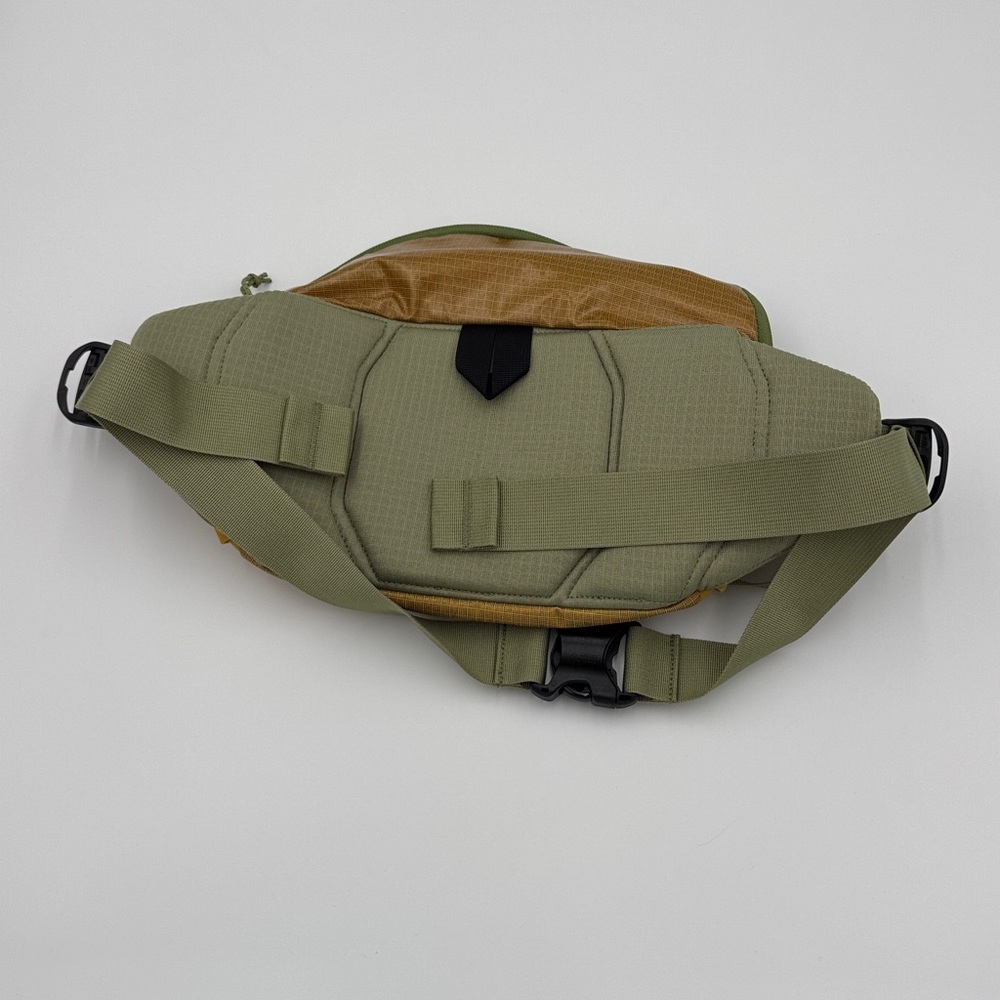 Patagonia Black Hole waist pack, 5L, pufferfish gold, Men's Belt Bag - Picture 2 of 7
